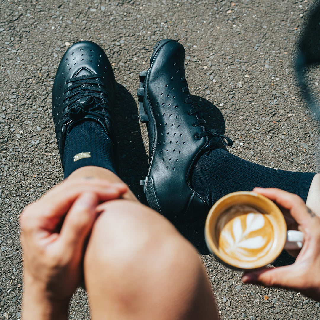 Cycling shoes and high instep